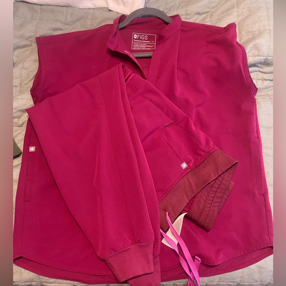 Figs Magenta Rafaela top and Zamora bottoms